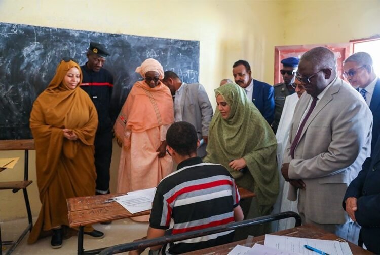 انطلقت اليوم الأحد، من مباني ثانوية عرفات (2) بنواكشوط، منافسات الدور النهائي من مسابقة أولمبياد العلوم، لنيل جائزة رئيس الجمهورية للعلوم.