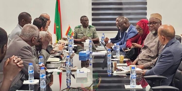 وفد من المدرسة الإقليمية للملاحة الجوية يزور مركز القيادة والمراقبة والمعلومات